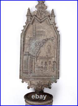 Ancien bénitier en régule Art Déco de Notre Dame de Lourdes début XXème