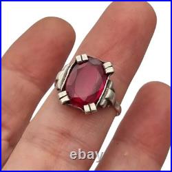Ancienne bague Art déco en argent avec cristal rubis pour femmes, vers 1930 Ancienne bague Art déco en argent avec cristal rubis pour femmes, vers 1930