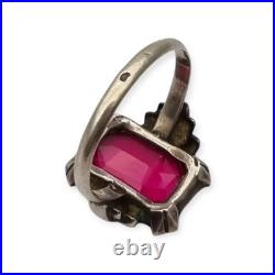 Ancienne bague Art déco en argent avec cristal rubis pour femmes, vers 1930 Ancienne bague Art déco en argent avec cristal rubis pour femmes, vers 1930