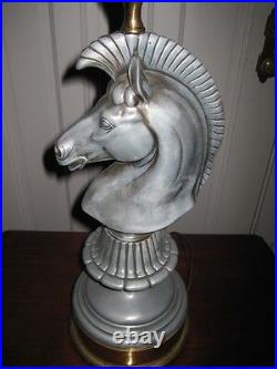 Antique Art Deco Fonte d'Aluminium Cheval Tête Sculpture Lampe de table laiton base c1920