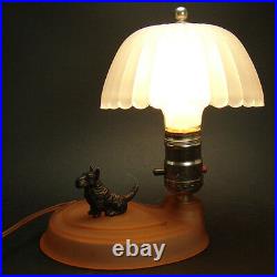 Art Deco Boudoir Lampe Avec Satin Verre et Scotty Chien-Années 1920