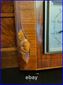 Baromètre, thermomètres, Art-Déco, 1930, sur bois massif sculpté. Fonctionne Baromètre, thermomètres, Art-Déco, 1930, sur bois massif sculpté. Fonctionne