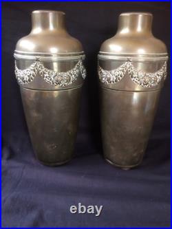 Beau Paire De Art Déco Cuivre Église Vases. Marquée Bas Avec Double U