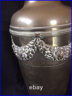 Beau Paire De Art Déco Cuivre Église Vases. Marquée Bas Avec Double U