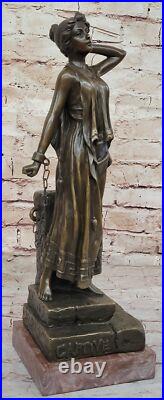 Captive Femme Awaits Fonte Bronze Sculpture Véritable Art Déco de Collection Captive Femme Awaits Fonte Bronze Sculpture Véritable Art Déco de Collection