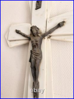Crucifix Christ en Croix Marbre Blanc Art Déco Géométrique 1930