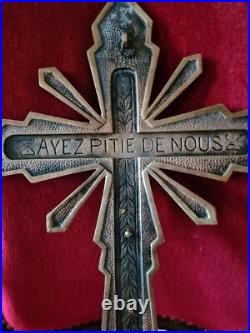 Crucifix art deco