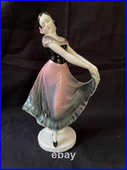 Dame Dansante En Porcelaine Art Déco Allemande. Numérotée Au Fond