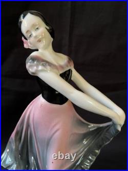 Dame Dansante En Porcelaine Art Déco Allemande. Numérotée Au Fond