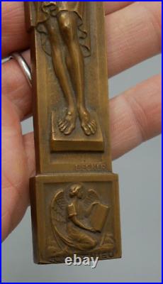 Edmond Henri Becker, Crucifix d'applique en bronze Art Déco, 1930