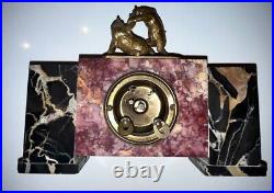 FRATIN/DEP Pendule Art Déco en bronze et marbre. Combat d'ours à la dague Signé