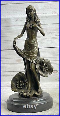 Fille De Lys En Bronze Art Déco Signée Moreau Avec Fleurs Objet De Collection Fille De Lys En Bronze Art Déco Signée Moreau Avec Fleurs Objet De Collection