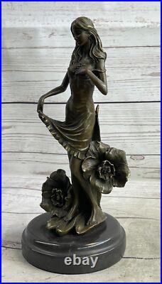 Fille De Lys En Bronze Art Déco Signée Moreau Avec Fleurs Objet De Collection Fille De Lys En Bronze Art Déco Signée Moreau Avec Fleurs Objet De Collection