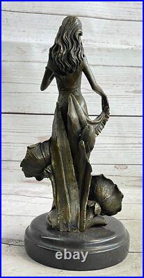 Fille De Lys En Bronze Art Déco Signée Moreau Avec Fleurs Objet De Collection
