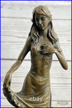 Fille De Lys En Bronze Art Déco Signée Moreau Avec Fleurs Objet De Collection