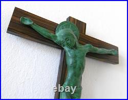 HARTMANN, ART DECO, CHRIST BRONZE VERT ANTIQUE, CROIX MACASSAR-SIGNE, circa 1935