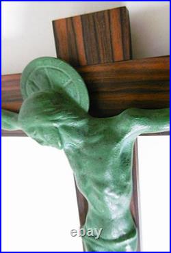 HARTMANN, ART DECO, CHRIST BRONZE VERT ANTIQUE, CROIX MACASSAR-SIGNE, circa 1935