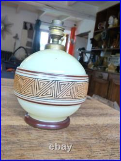 Joli Pied de lampe boule en verre opalin art déco, vers 1920 vintage collection Joli Pied de lampe boule en verre opalin art déco, vers 1920 vintage collection