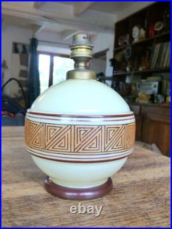 Joli Pied de lampe boule en verre opalin art déco, vers 1920 vintage collection Joli Pied de lampe boule en verre opalin art déco, vers 1920 vintage collection