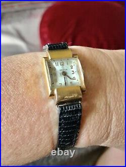 Jolie petite montre mécanique Omega de collection Art Deco avec boîte dorigine
