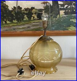 Lampe De Table Art Déco En Verre Avec Taille Facettée 2 Flammes Vers 1930