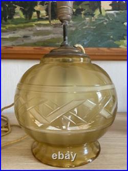 Lampe De Table Art Déco En Verre Avec Taille Facettée 2 Flammes Vers 1930