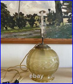 Lampe De Table Art Déco En Verre Avec Taille Facettée 2 Flammes Vers 1930