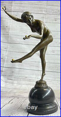 Main Fabriqué Bronze Sculpture The Jongleur Art Déco de Collection Par
