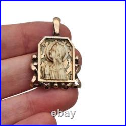 Médaille Art déco en argent avec vue en or et relief vierge, vers 1930 Médaille Art déco en argent avec vue en or et relief vierge, vers 1930