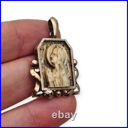 Médaille Art déco en argent avec vue en or et relief vierge, vers 1930 Médaille Art déco en argent avec vue en or et relief vierge, vers 1930