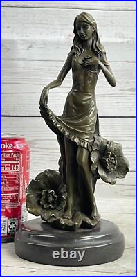 Moreau's Maiden avec Fleurs Art Déco Bronze Sculpture Signée Collection Pièce