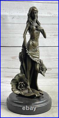 Moreau's Maiden avec Fleurs Art Déco Bronze Sculpture Signée Collection Pièce