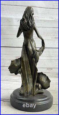 Moreau's Maiden avec Fleurs Art Déco Bronze Sculpture Signée Collection Pièce