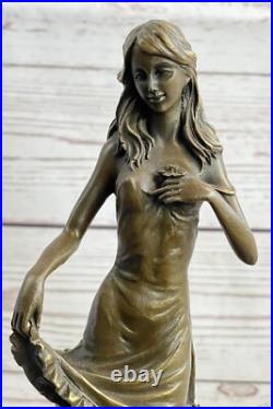 Moreau's Maiden avec Fleurs Art Déco Bronze Sculpture Signée Collection Pièce