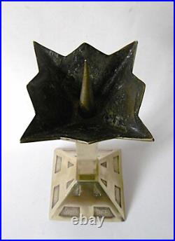 PIQUE CIERGE ART DECO MODERNISTE, BRONZE CISELE et LAITON, H=33,5 cm, circa 1930