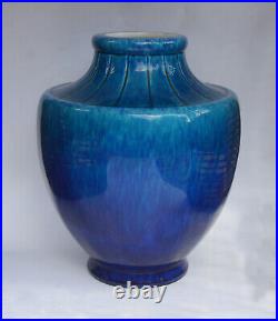 Paul Millet à Sèvres Beau et Grand Vase Bleu en porcelaine Collection. Art Déco