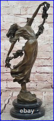 Pierre Collinet Vigne Guirlande Femme Bronze Statue Art Déco de Collection