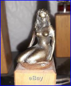 Presentoir art deco Ourt-Gallery bois flacon parfum verre bouchon bronze femme