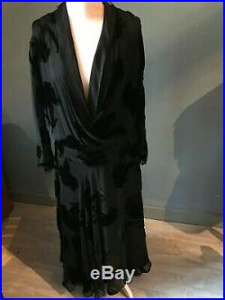 Robe haute-couture Art Déco en mousseline de soie et velours frappé de fleurs
