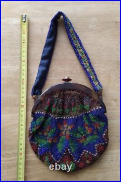 Sac ancien ART DECO aumônière minaudière brodé de perles anse fermoir bakélite