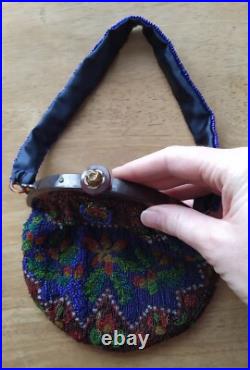 Sac ancien ART DECO aumônière minaudière brodé de perles anse fermoir bakélite