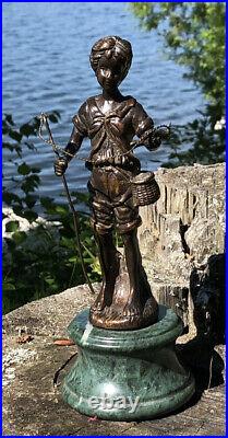 Sculpture vintage art déco ouest canne à pêche garçon statue en bronze base marbre