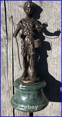 Sculpture vintage art déco ouest canne à pêche garçon statue en bronze base marbre