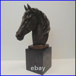 Statue Sculpture Cheval Animalier Style Art Deco Style Art Nouveau Bronze massif