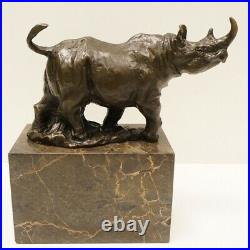 Statue Sculpture Rhinoceros Animalier Style Art Deco Bronze massif Signe