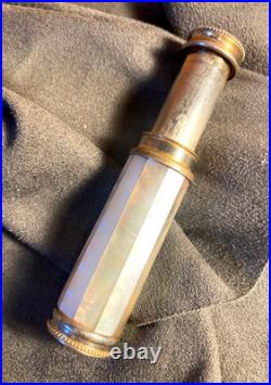 Vaporisateur de poche Art déco en nacre et laiton Le Kid 1920 Paris France
